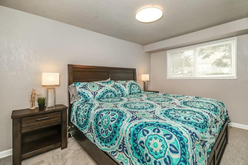 Holly Second Floor 2 King Beds Villa Kansas City Exterior foto