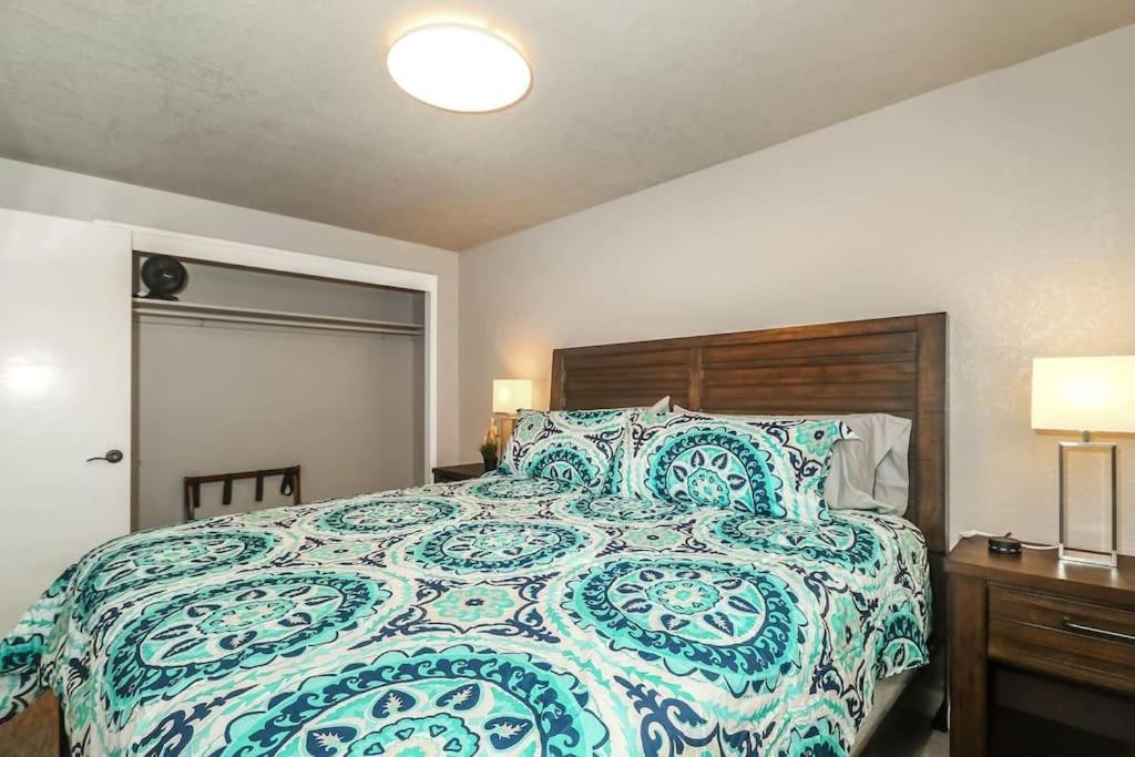 Holly Second Floor 2 King Beds Villa Kansas City Exterior foto